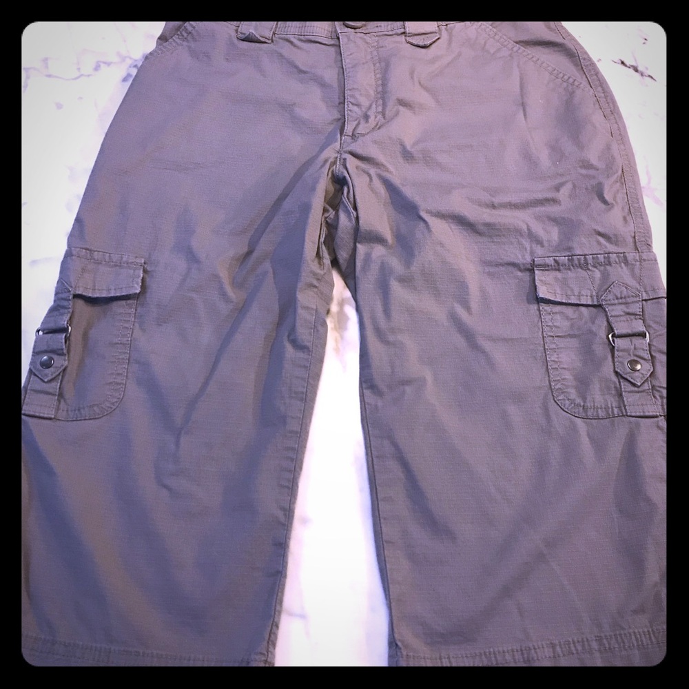 Lee Capris
